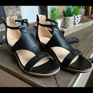 Women’s black sandals